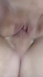 Je profite d’un orgasme intense en reverse cowgirl sur une grosse bite sans capote