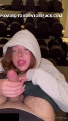 Callmeslooo baise à la salle de sport