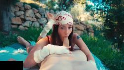 Je me fais sucer dans la prairie par lolawoo en lingerie et je jouis sur son visage