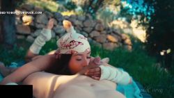 Dans l&rsquo;herbe fraîche, lolawoo me prend en bouche sans retenue jusqu&rsquo;à l&rsquo;éjaculation faciale