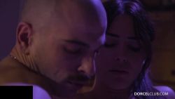 Vénus ray gets intimate in low light