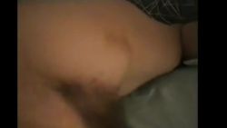Cunnilingus et doigtage intense sur une chatte très poilue en amateur