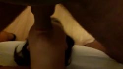 Pipe amateur faite maison par une brune française à l&rsquo;hôtel