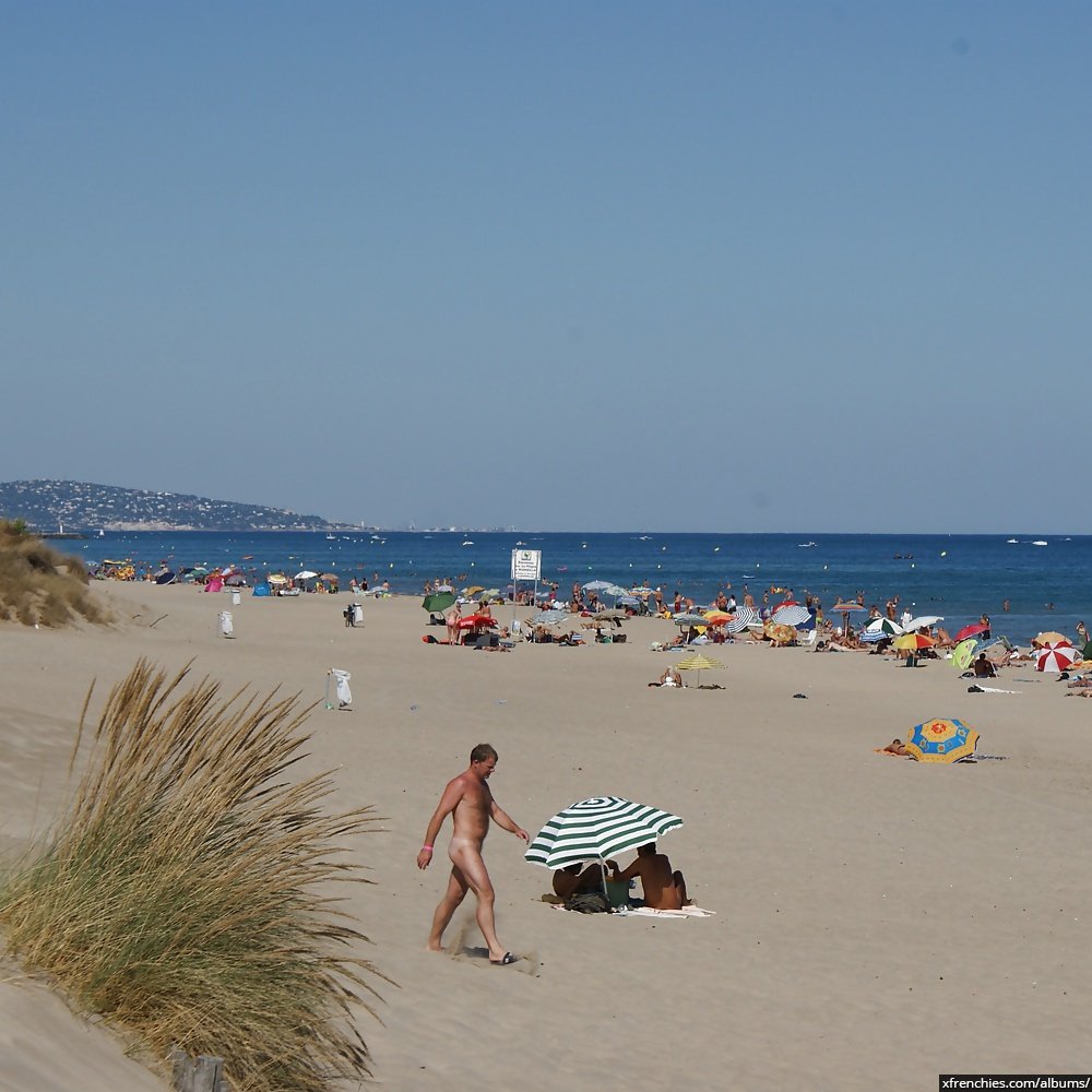 Photos porno Baise à la baie des cochons du Cap d’Agde n°48