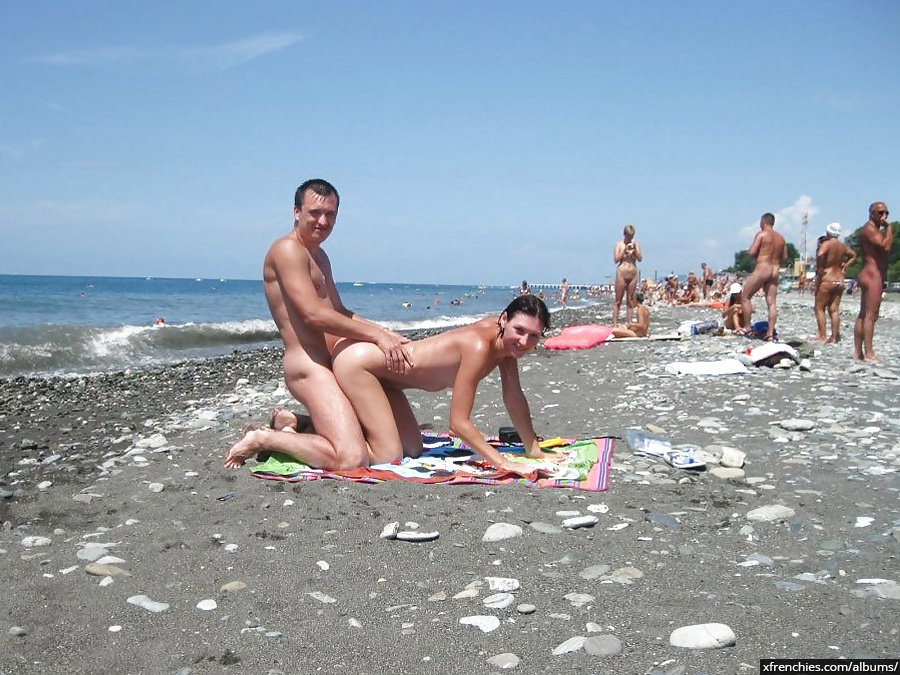 Photos porno Baise à la baie des cochons du Cap d’Agde n°50