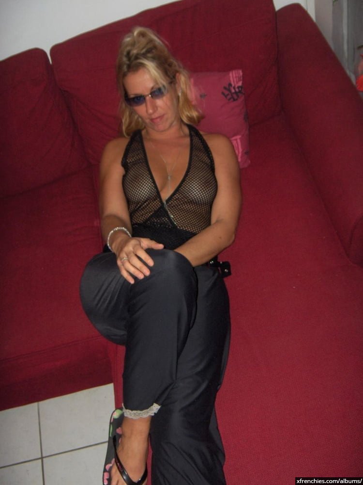 Salope française aux gros seins en tenue sexy n°1