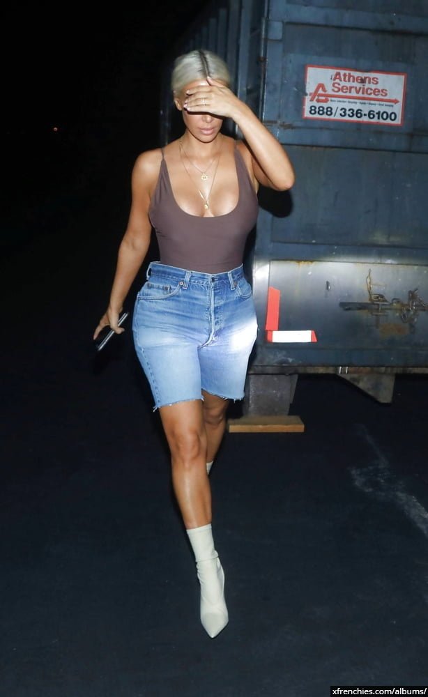 Sexy photos of Kim Kardashian in her underwear n°26