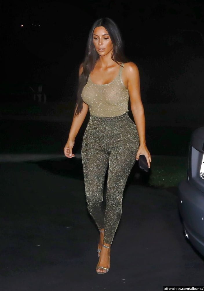 Sexy photos of Kim Kardashian in her underwear n°41
