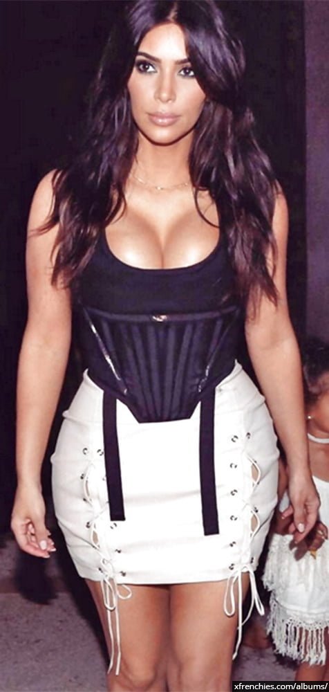 Sexy photos of Kim Kardashian in her underwear n°42