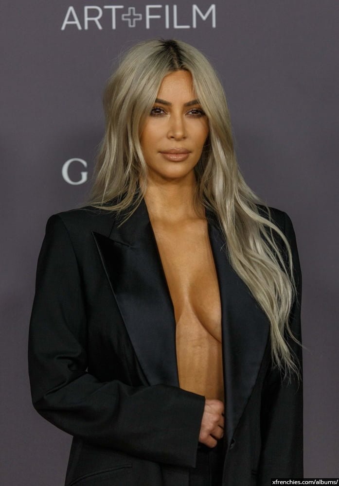 Sexy photos of Kim Kardashian in her underwear n°43