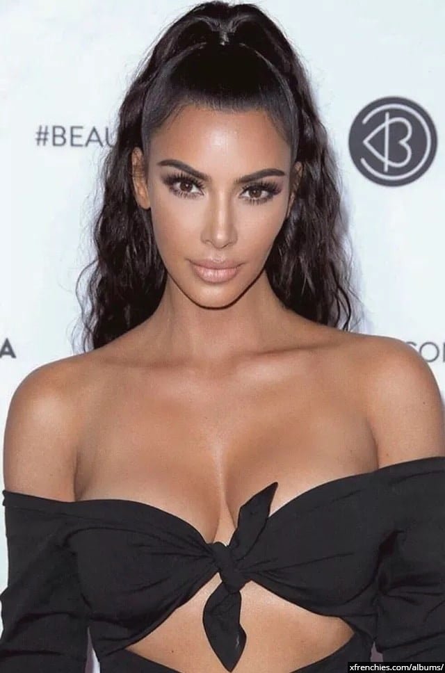 Sexy photos of Kim Kardashian in her underwear n°44