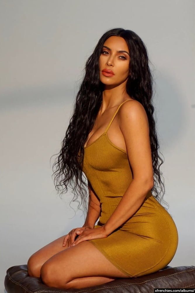 Sexy photos of Kim Kardashian in her underwear n°47