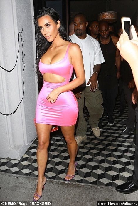 Sexy photos of Kim Kardashian in her underwear n°56