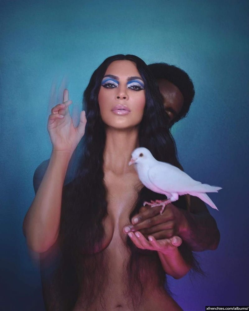 Sexy photos of Kim Kardashian in her underwear n°59