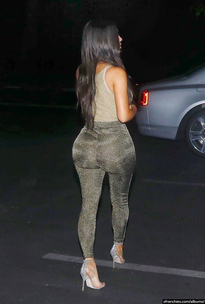 Sexy photos of Kim Kardashian in her underwear n°65