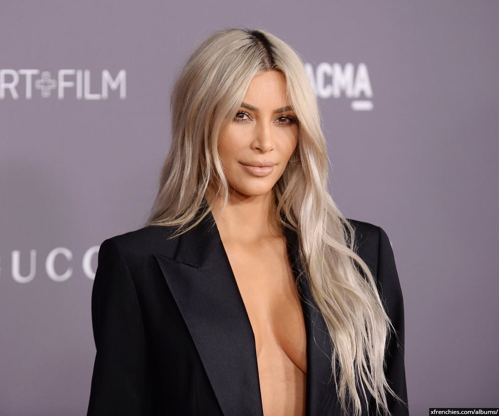 Sexy photos of Kim Kardashian in her underwear n°74