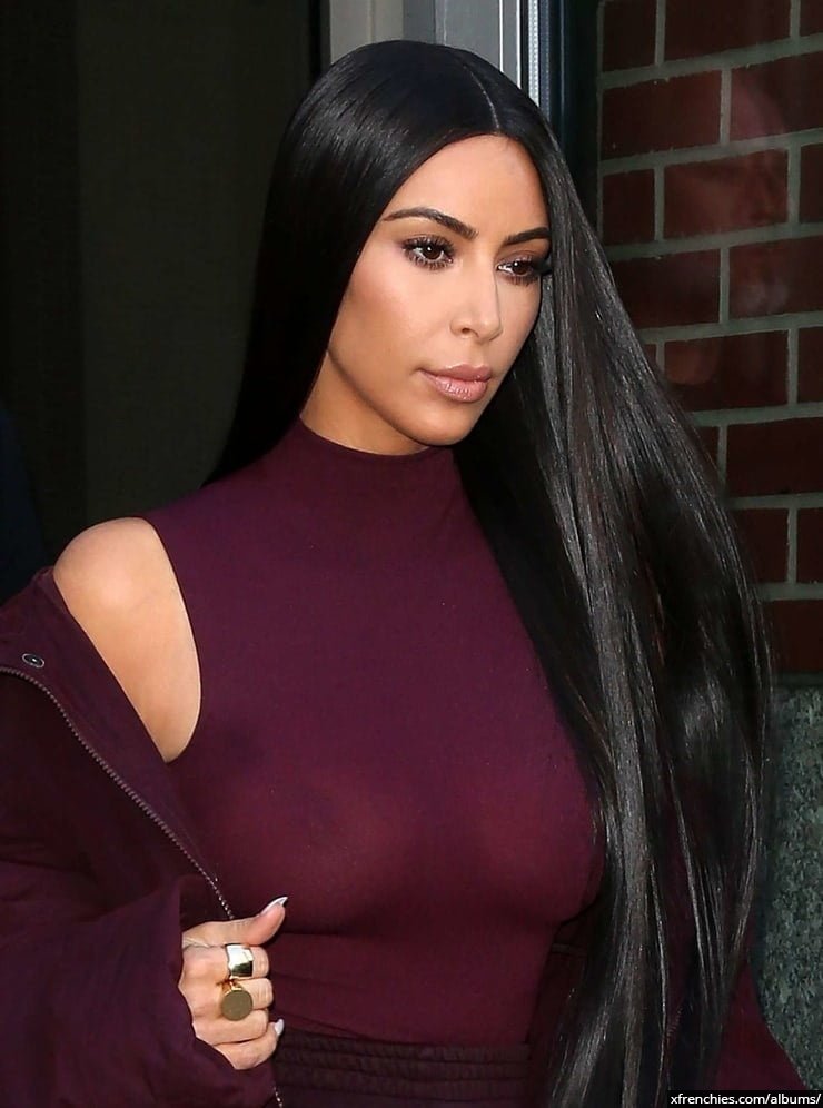 Sexy photos of Kim Kardashian in her underwear n°75