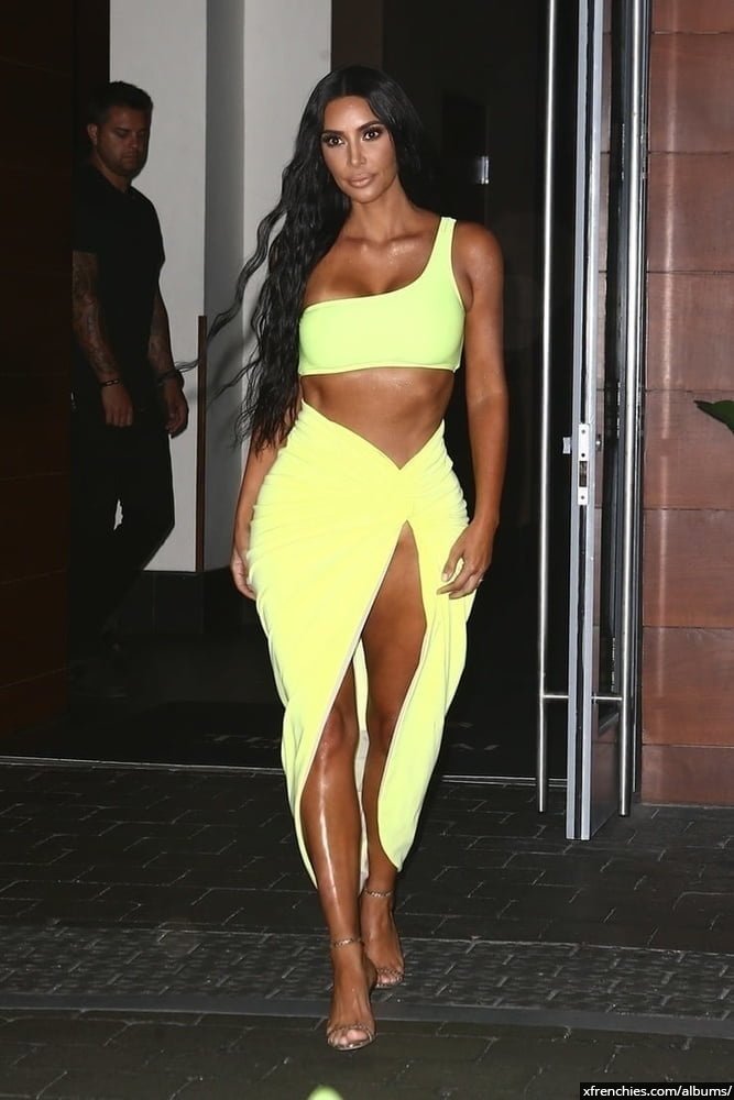 Sexy photos of Kim Kardashian in her underwear n°76