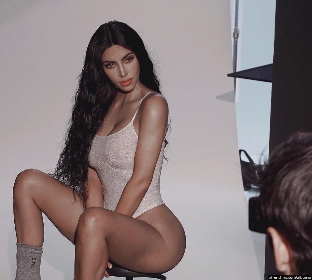 Sexy photos of Kim Kardashian in her underwear n°88