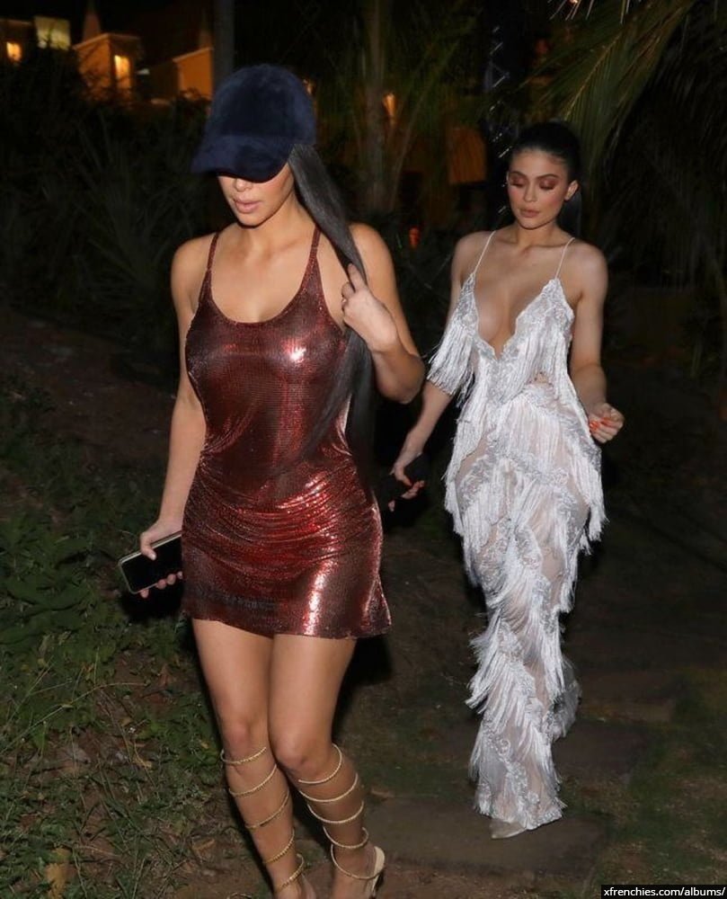 Sexy photos of Kim Kardashian in her underwear n°122