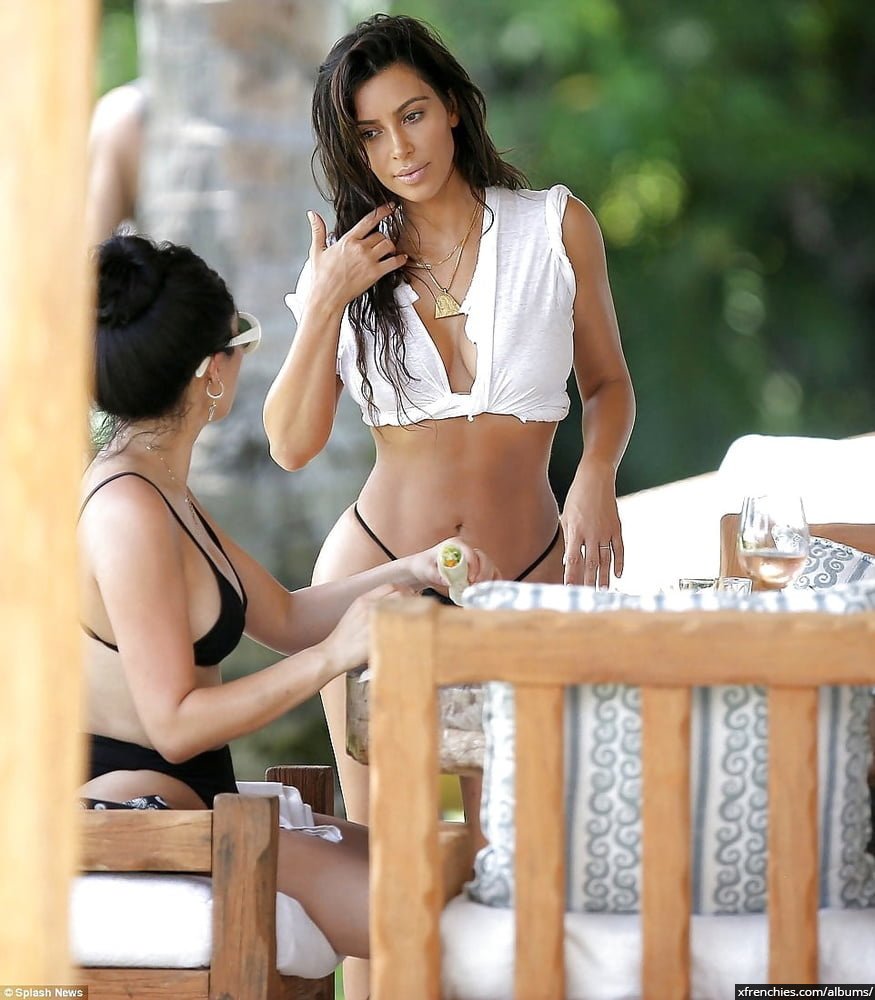 Sexy photos of Kim Kardashian in her underwear n°123