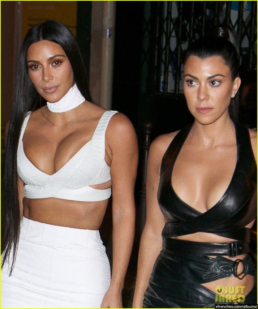 Sexy photos of Kim Kardashian in her underwear n°127