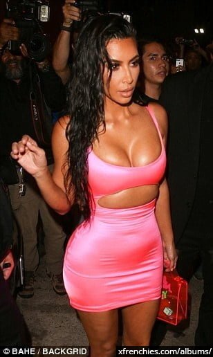 Sexy photos of Kim Kardashian in her underwear n°1