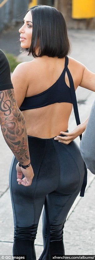 Sexy photos of Kim Kardashian in her underwear n°13