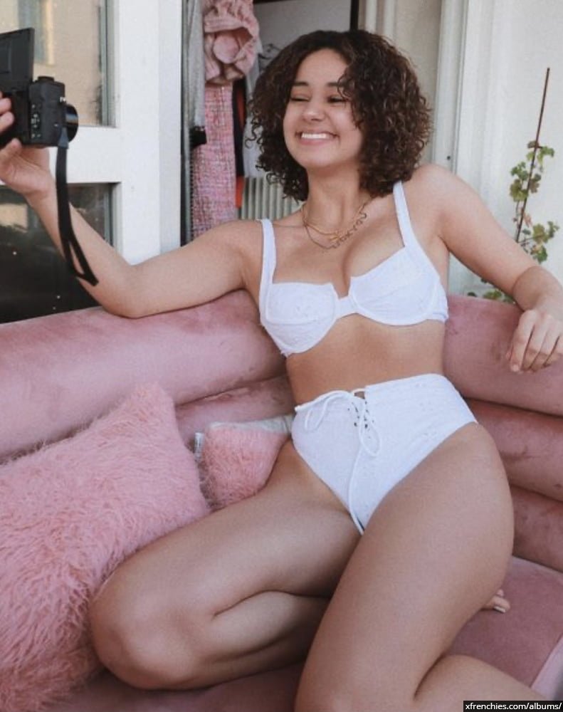 Sexy lingerie photos of Lena Situation naked n°16