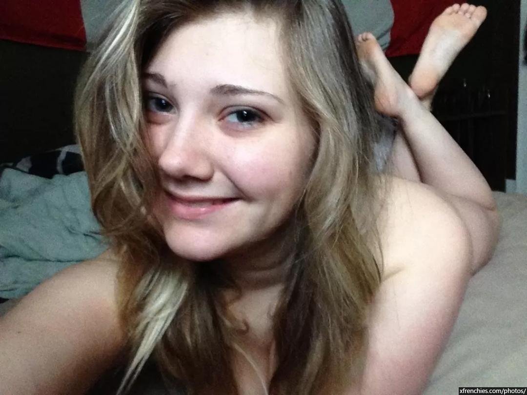 My hot teen girlfriend nude for you n°15