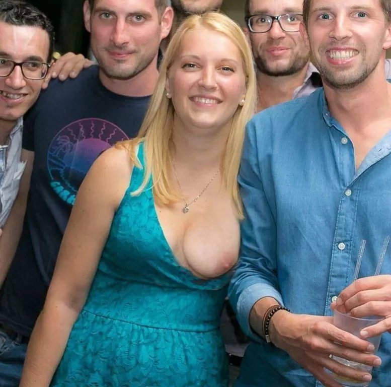 Compilation : Oops a tits that exceed in public n°22