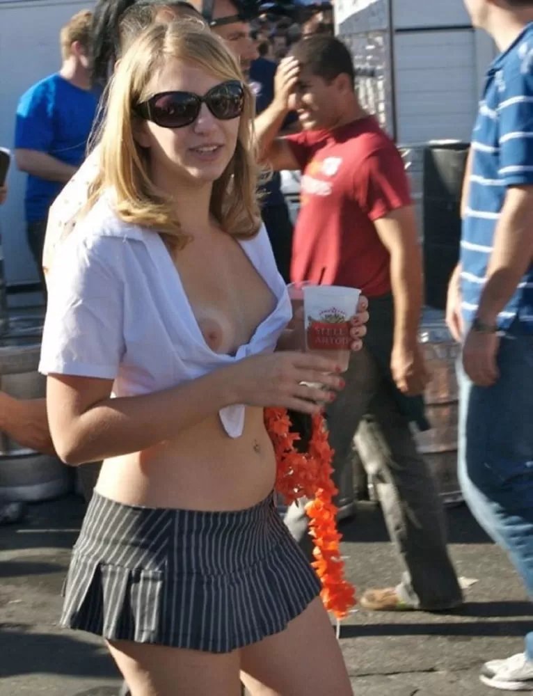 Compilation : Oops a tits that exceed in public n°24