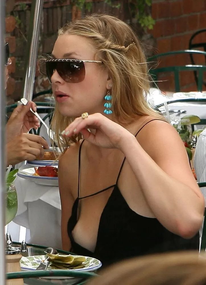 Compilation : Oops a tits that exceed in public n°32