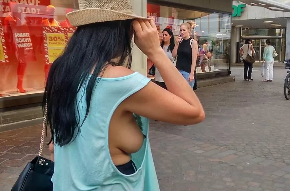 Compilation : Oops a tits that exceed in public n°39