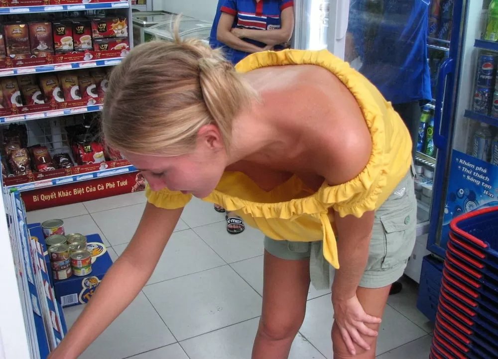 Compilation : Oops a tits that exceed in public n°46