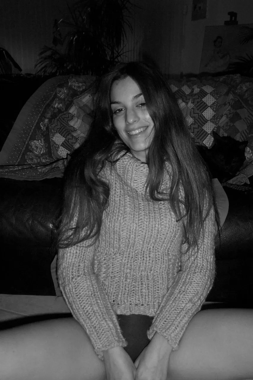 Jeune salope Maria aime se faire photographier n°59