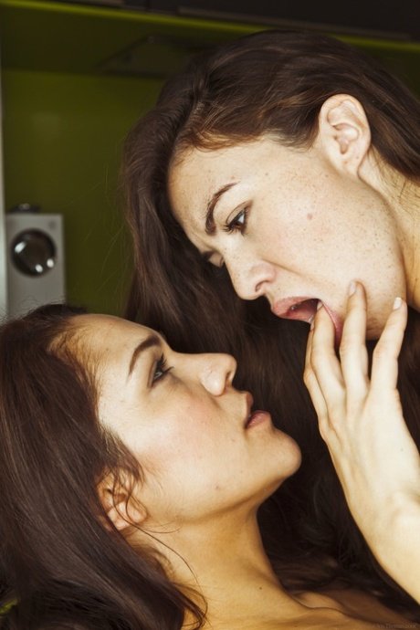 Petite réunion entre copine qui finit mal n°16